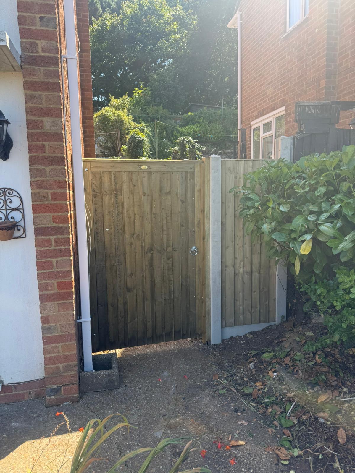 Timber Picket Double Driveway Gates